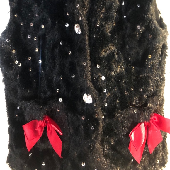 WonderKids BlackFaux Fur Vest with Hood & Ears - Picture 2 of 8